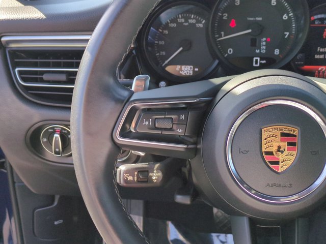 Used 2024 Porsche Macan AWD/4WD image 18
