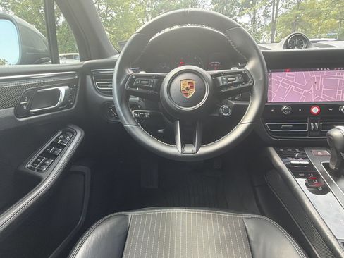Used 2024 Porsche Macan AWD/4WD image 28