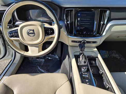 Used 2019 Volvo S60 T5 Momentum w/ Premium Package image 23