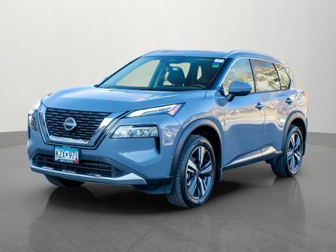 Used 2023 Nissan Rogue Platinum image 3