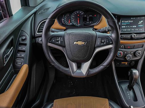 Used 2017 Chevrolet Trax LT w/ LT Convenience Package image 16