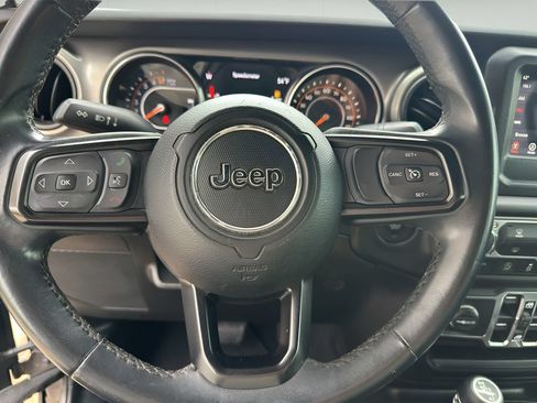 Used 2018 Jeep Wrangler Unlimited Sport S AWD/4WD image 32