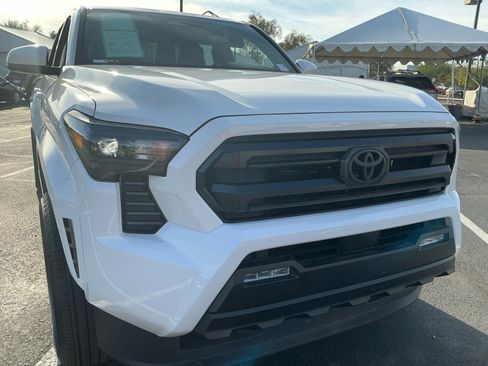 Certified 2025 Toyota Tacoma SR5 image 23