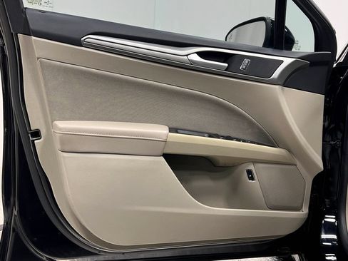 Used 2019 Ford Fusion SE FWD image 16