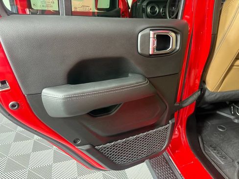 Used 2022 Jeep Wrangler Unlimited Sahara w/ Cold Weather Group AWD/4WD image 28