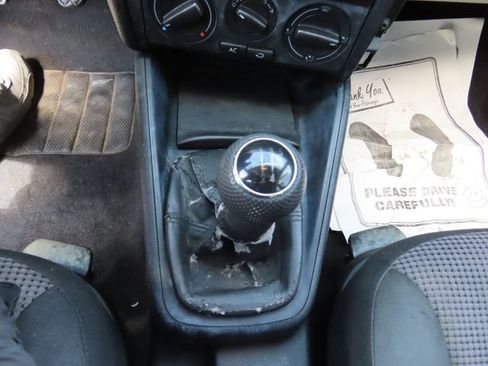 Used 2004 Volkswagen Golf GLS FWD image 16