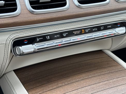 Used 2022 Mercedes-Benz GLS 450 4MATIC image 34