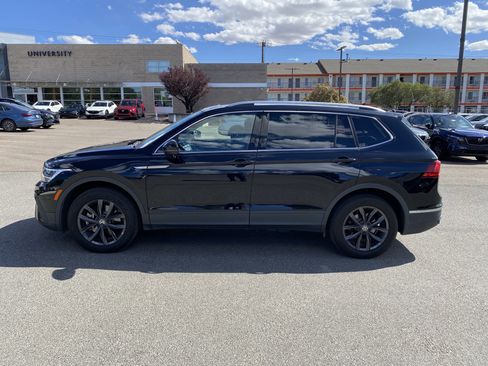 Used 2022 Volkswagen Tiguan SE w/ Panoramic Sunroof Package FWD image 42