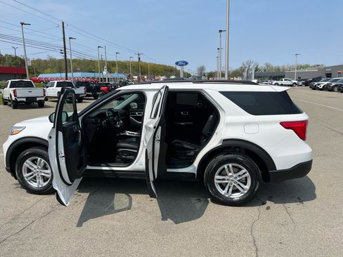 Used 2023 Ford Explorer XLT w/ Equipment Group 202A image 7
