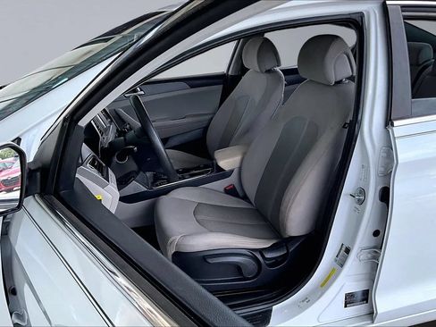 Used 2017 Hyundai Sonata SE w/ Cargo Package FWD image 18