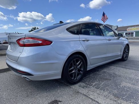 Used 2013 Ford Fusion SE FWD image 9