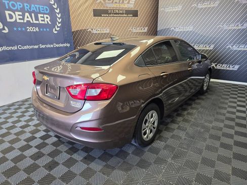 Used 2019 Chevrolet Cruze LS FWD image 15