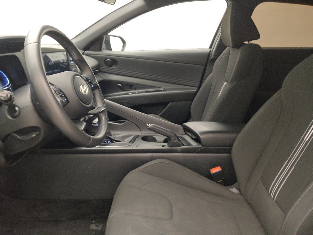 Used 2025 Hyundai Elantra Sport FWD image 17