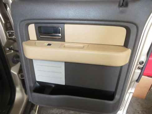 Used 2013 Ford F150 XLT w/ Mid Equipment Group image 27