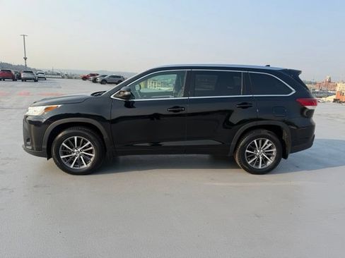 Used 2018 Toyota Highlander XLE AWD/4WD image 6
