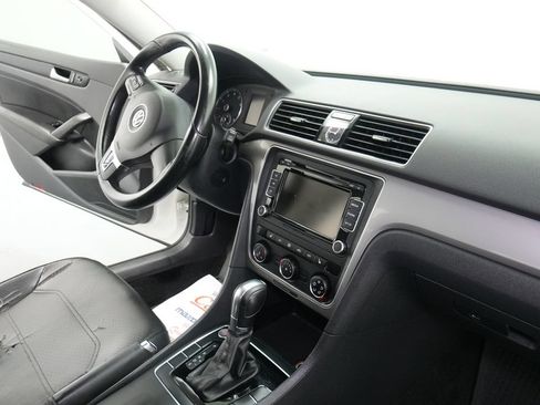 Used 2015 Volkswagen Passat 1.8T Limited Edition FWD image 23