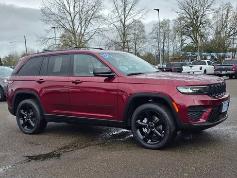 Used 2023 Jeep Grand Cherokee Altitude image 30