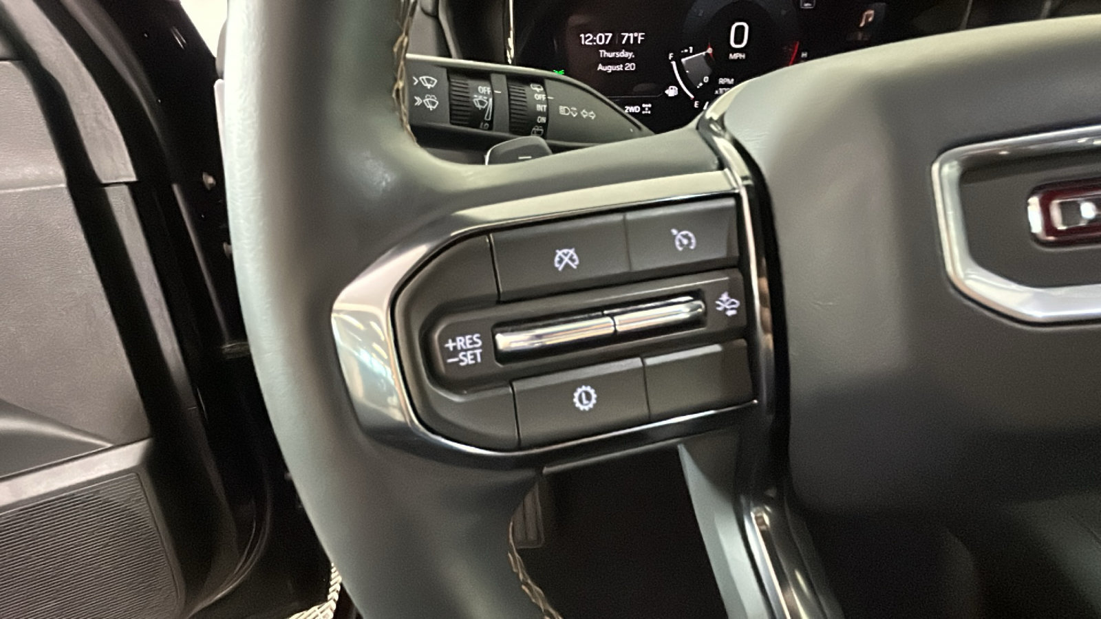 New 2026 GMC Terrain AT4 w/ Technology Package II AWD/4WD image 18