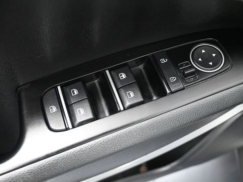Used 2023 Kia Soul LX w/ LX Technology Package FWD image 11