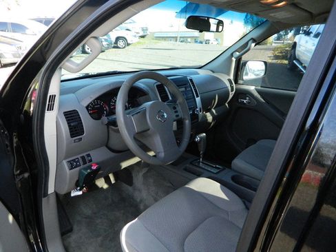 Used 2012 Nissan Frontier SV image 11