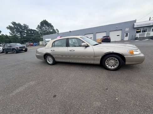 Used 1999 Lincoln Town Car Signature RWD image 25
