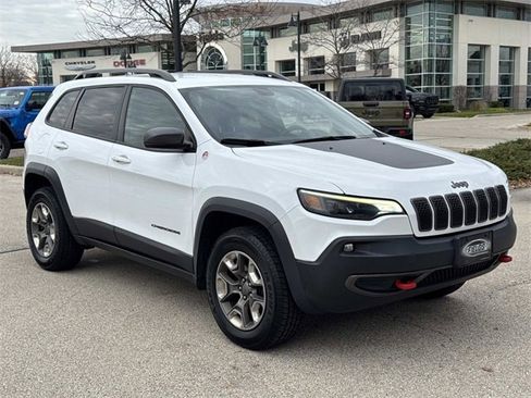 Used 2019 Jeep Cherokee Trailhawk image 3