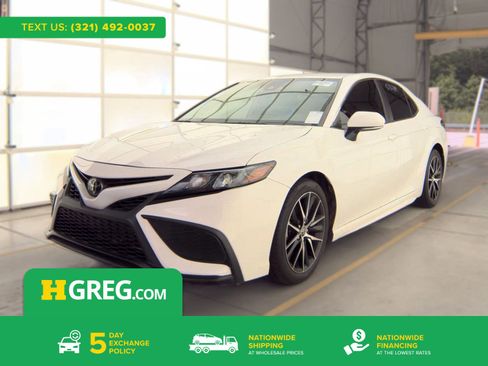Used 2024 Toyota Camry SE FWD image 1