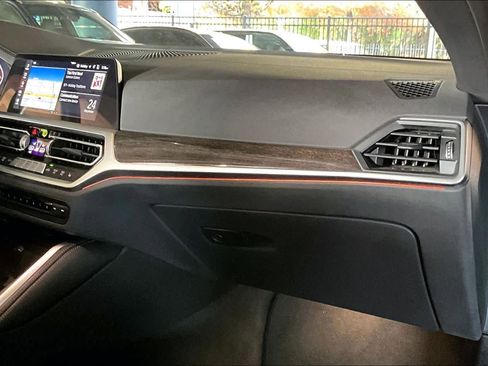 Used 2023 BMW M440i Convertible w/ Premium Package image 17