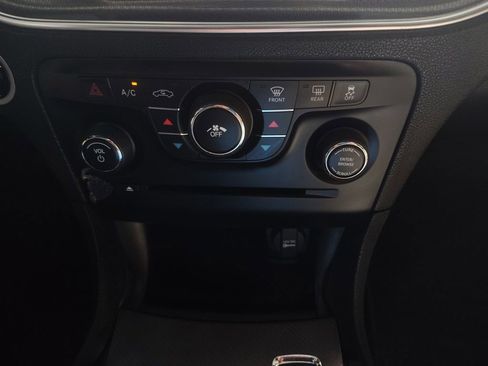 Used 2013 Dodge Charger SE w/ Connectivity Group image 4