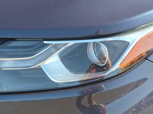 Used 2018 Chevrolet Equinox Premier FWD image 10