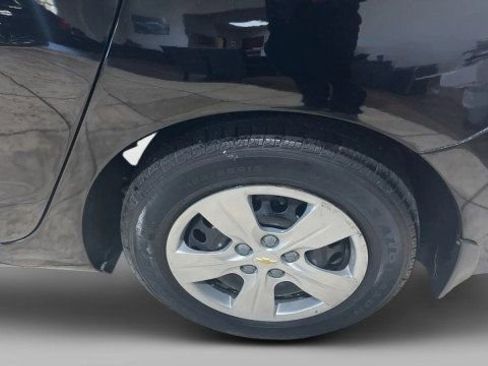 Used 2017 Chevrolet Cruze LS image 21