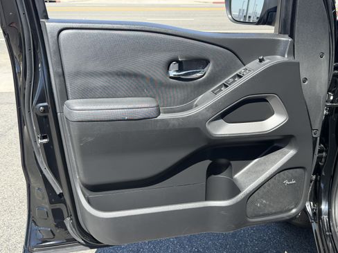 Used 2023 Nissan Frontier SV w/ SV Premium Package RWD image 13