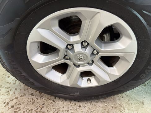 Used 2016 Toyota 4Runner SR5 AWD/4WD image 33