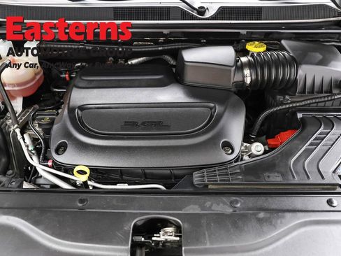 Used 2022 Chrysler Voyager LX FWD image 7