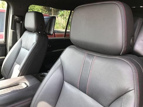 Used 2023 Chevrolet Suburban RST AWD/4WD image 4