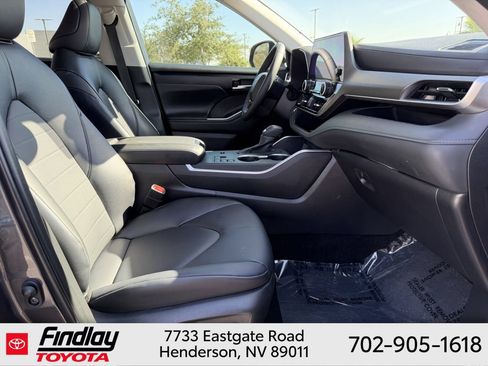 Certified 2025 Toyota Highlander XLE AWD/4WD image 16