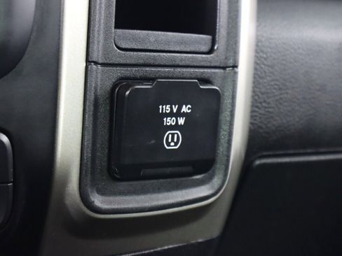 Used 2018 RAM 1500 Classic SLT AWD/4WD image 26
