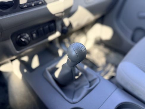 Used 2012 Nissan Frontier S image 32