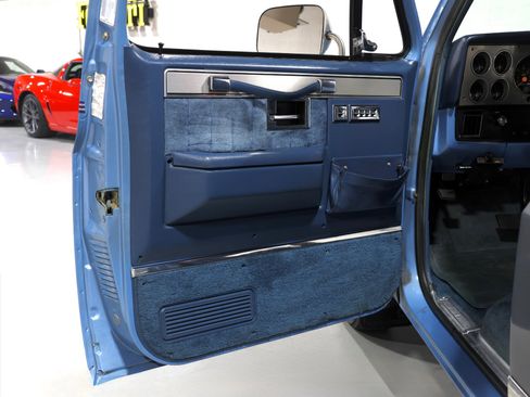 Used 1987 GMC Suburban 2WD image 80