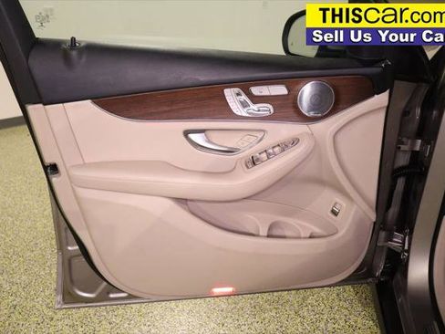 Used 2020 Mercedes-Benz GLC 300 image 34