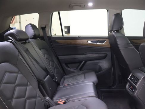 Used 2024 Volkswagen Atlas SE w/ Panoramic Sunroof Package image 24
