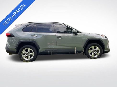 Used 2021 Toyota RAV4 XLE FWD image 2