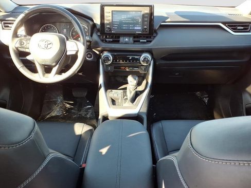 Used 2022 Toyota RAV4 XLE Premium image 12