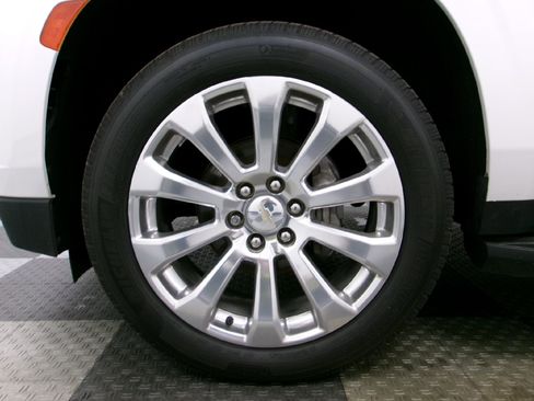 Used 2021 Chevrolet Suburban Premier w/ Premium Package image 19