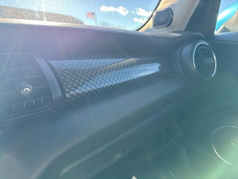 Used 2018 MINI Cooper S image 17