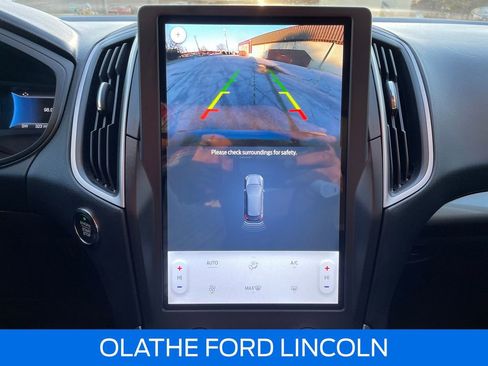 Certified 2022 Ford Edge SE w/ Black Appearance Package image 16