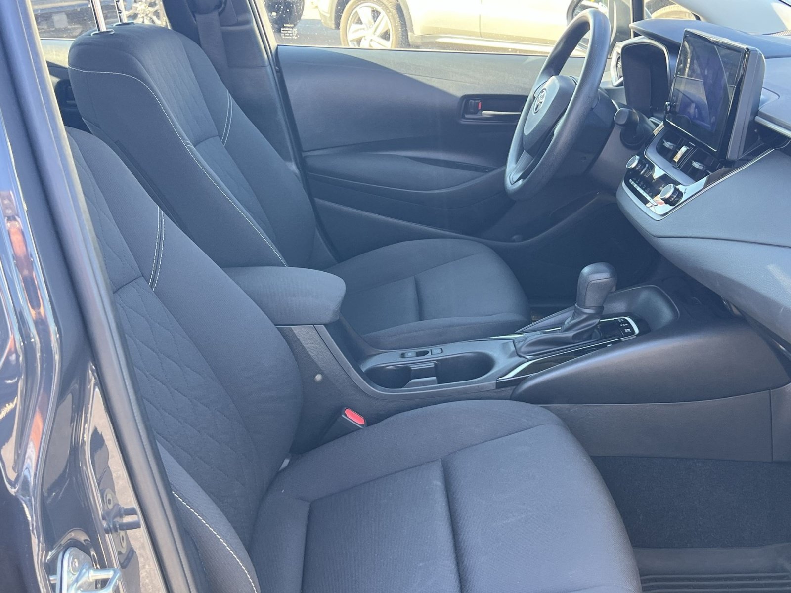 Used 2025 Toyota Corolla LE w/ LE Premium Package FWD image 29