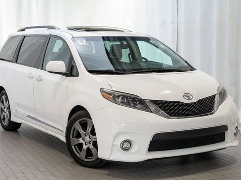 Used 2017 Toyota Sienna SE Premium image 1