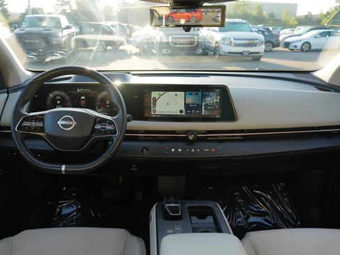 Used 2023 Nissan Ariya AWD image 17