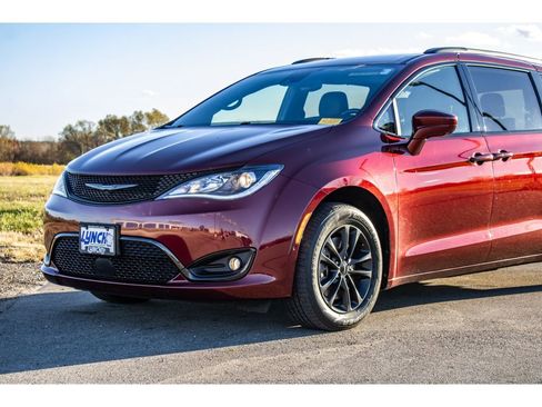 Used 2020 Chrysler Pacifica Touring-L w/ Advanced Safetytec Group image 11